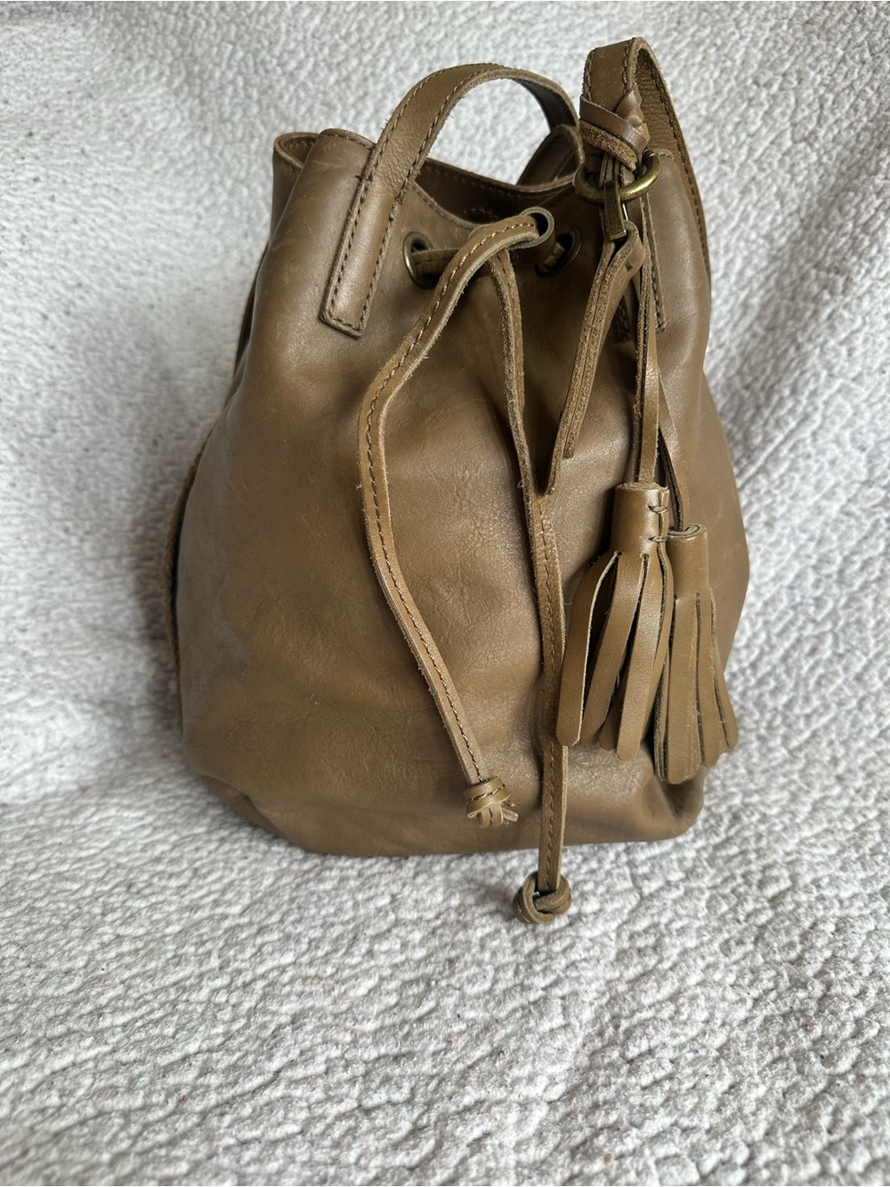 Lucky brand Tassel Drawstring Bucket Bag in Brown